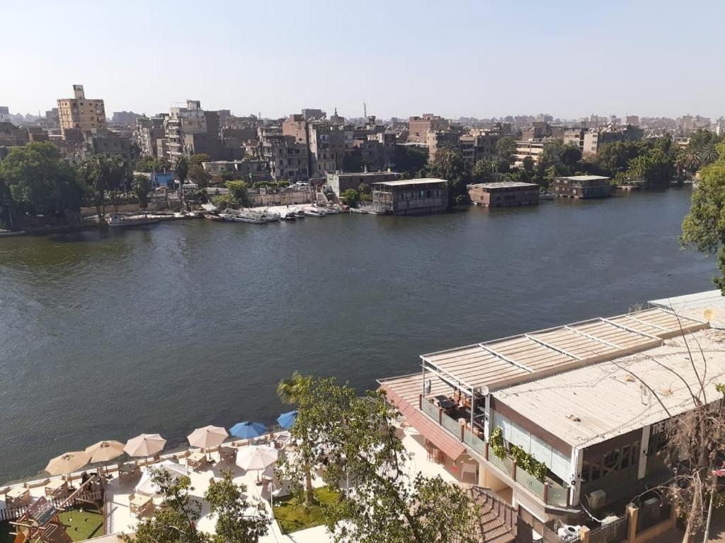 Zamalek Two-bedroom Nile View شقة *